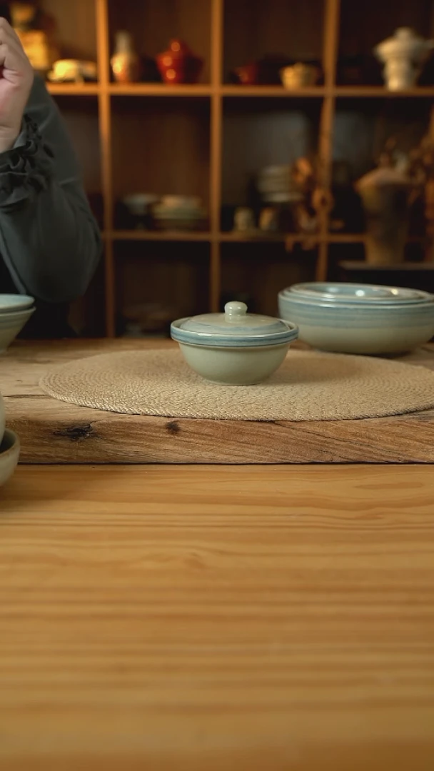 青云系列的带盖小炖盅1个