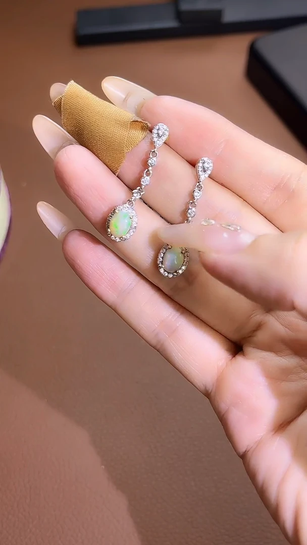 银S925镶嵌耳饰水晶一**芙耳坠