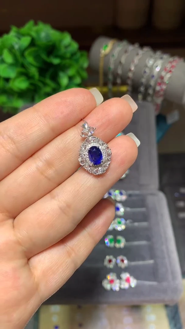 吊坠(不含链)蓝宝石18K金镶嵌1.35ct