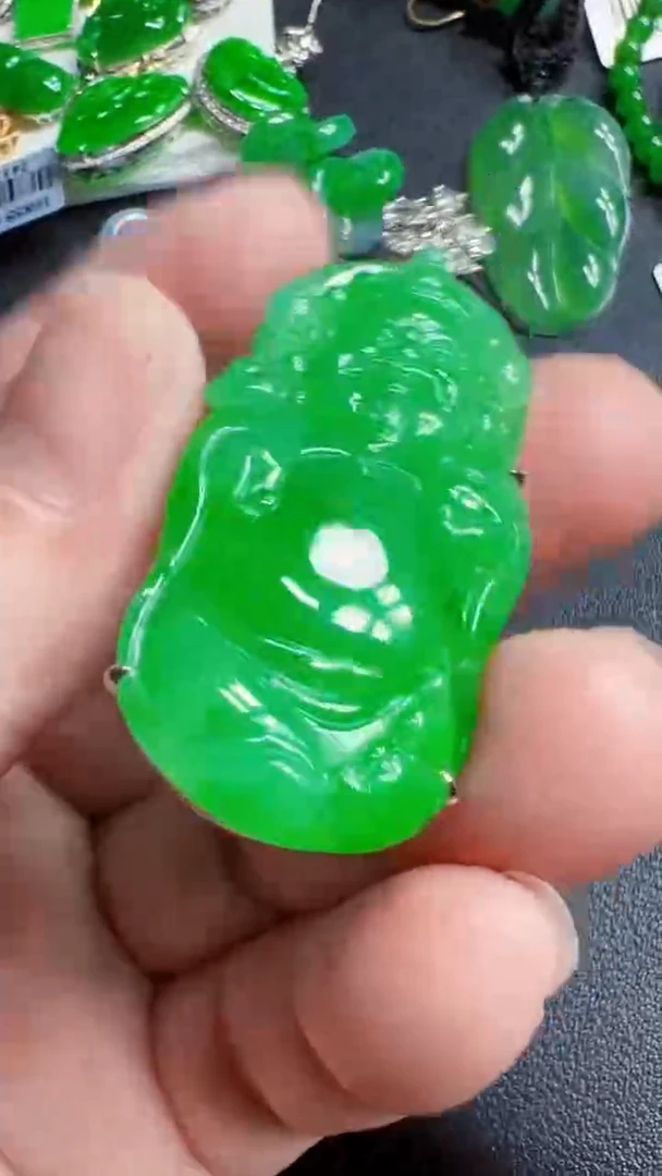 颈饰18K金镶嵌翡翠曌**空财神