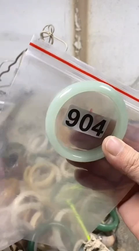 【闪购商品】石英质玉手镯未镶嵌56