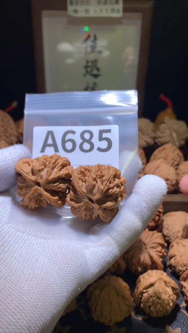 把件文玩核桃晨****雪虎头37尺