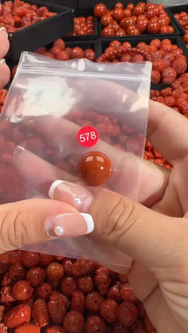 颈饰未镶嵌南红玛瑙1