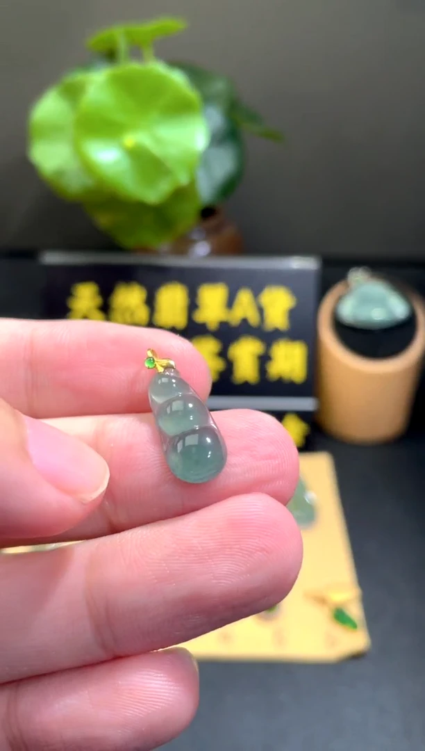 颈饰18K金镶嵌翡翠翡翠A货
