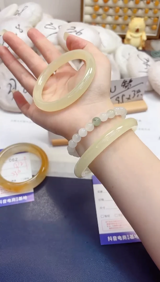 石英质玉手镯未镶嵌63-美人条晴水-圈口57