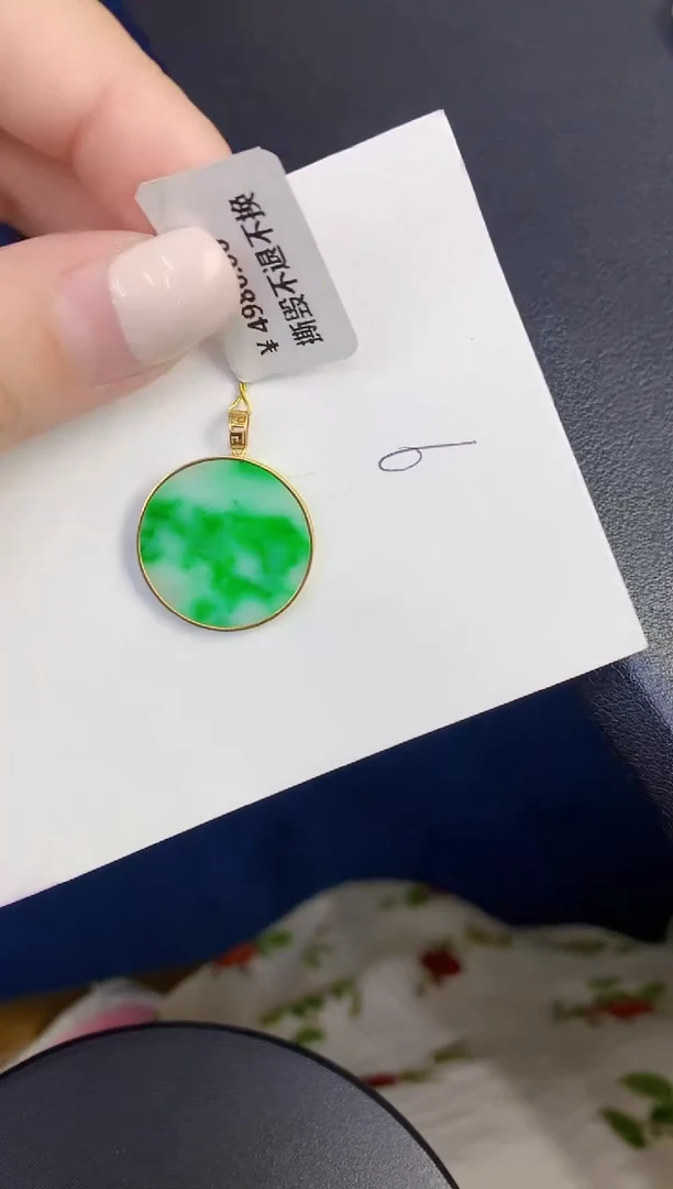颈饰18K金镶嵌翡翠缅甸天然翡翠A货