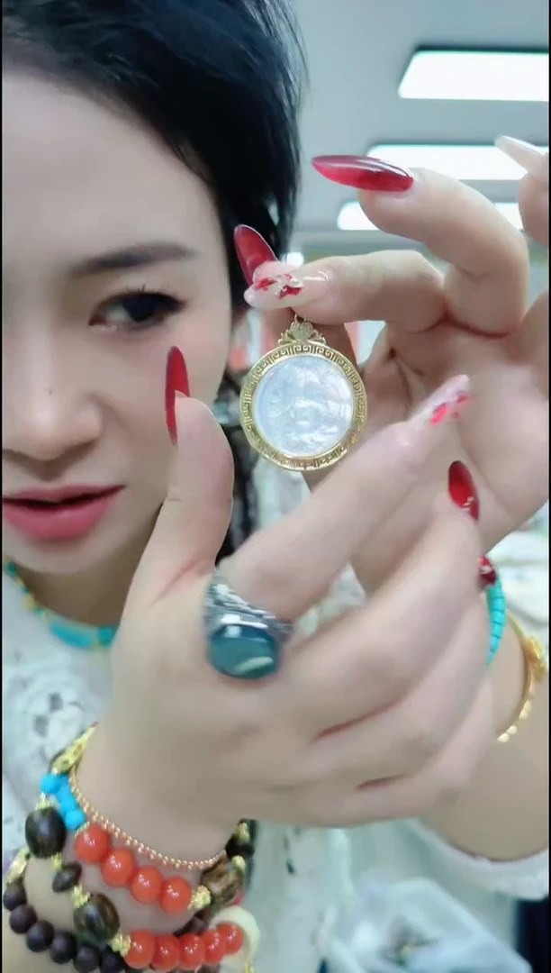 【闪购商品】贝壳其他3193白圆牌度母吊坠