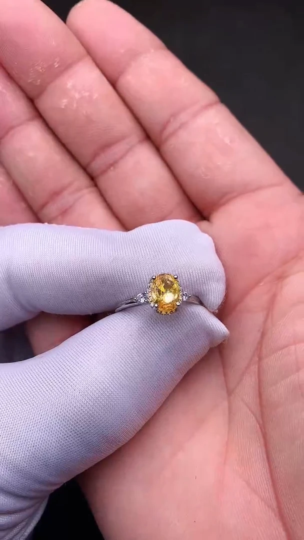 【闪购商品】彩色蓝宝石戒指银S925镶嵌......