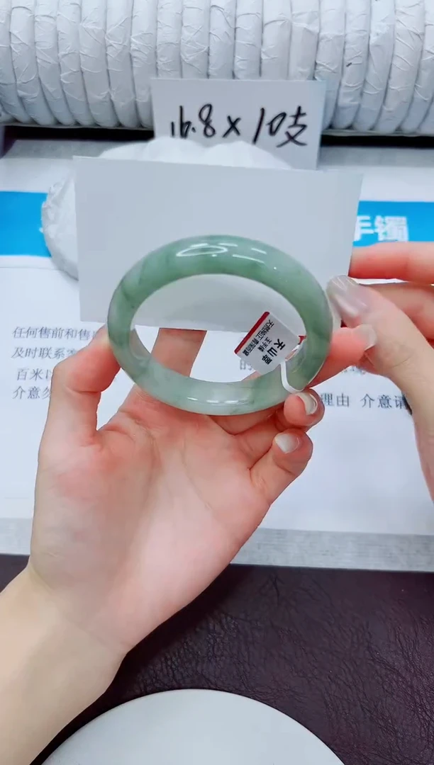 石英质玉手镯未镶嵌8/53.8