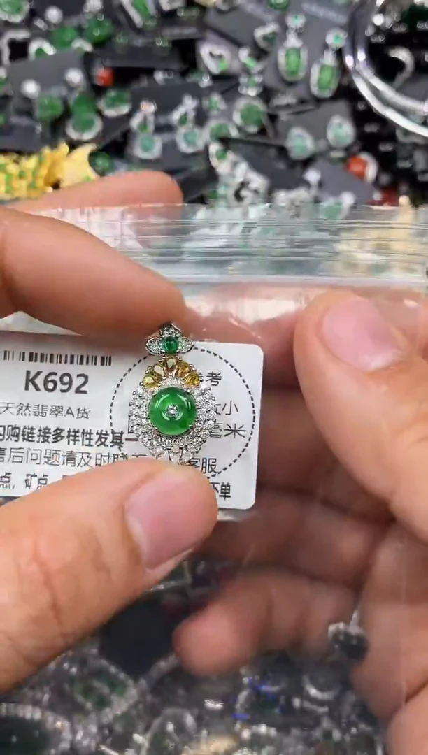 颈饰未镶嵌翡翠K692吊坠