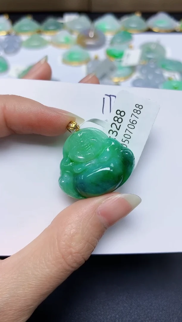 翡翠18K金镶嵌颈饰 天然翡翠A货
