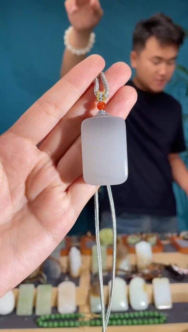 和田玉未镶嵌颈饰1