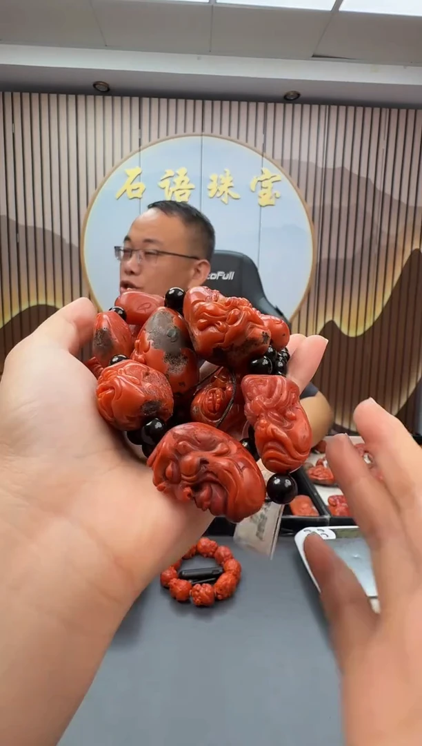 未镶嵌雕刻南红玛瑙124ZB1023产品一个