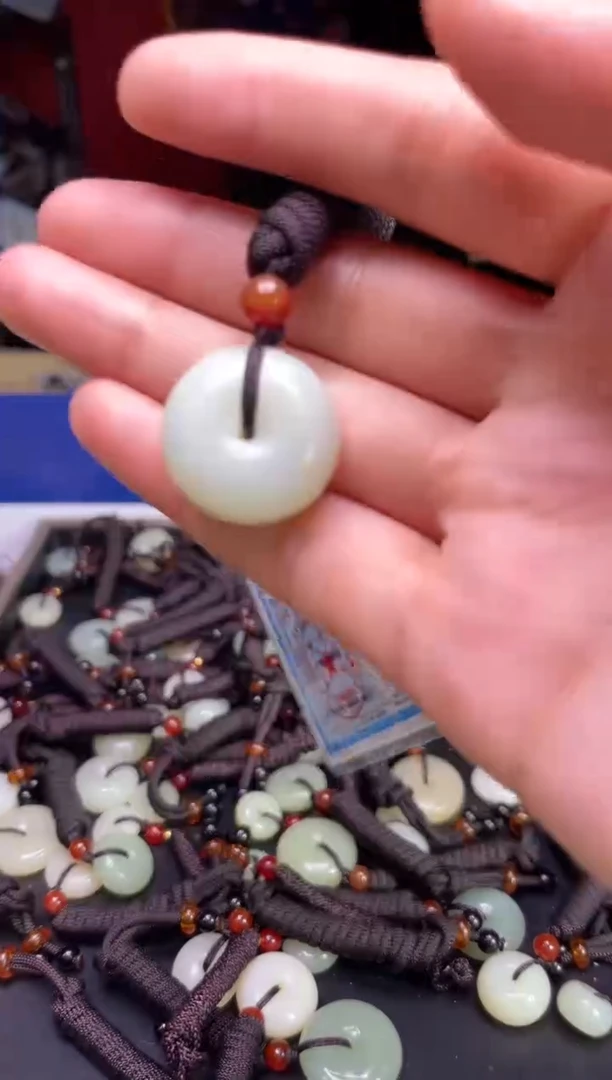 未镶嵌和田玉挂件1