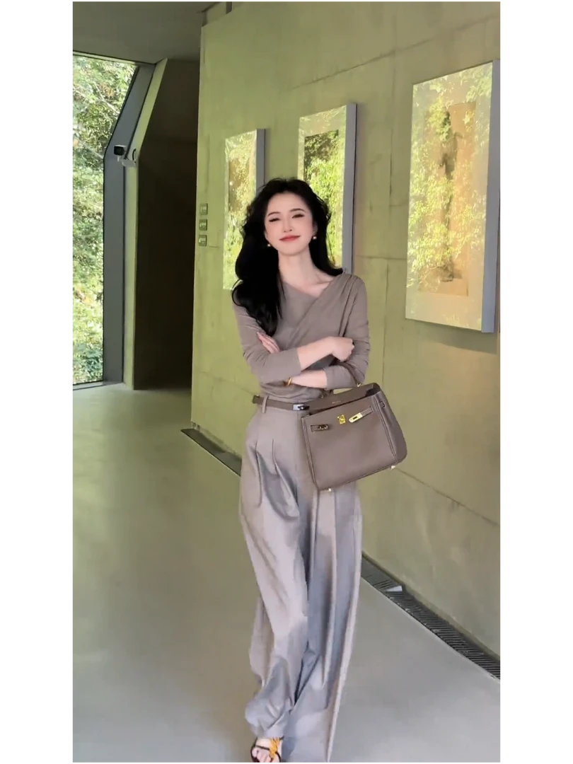 早秋女装2025新款格雷系穿搭灰色长袖上衣阔腿裤冷淡系小个子套装