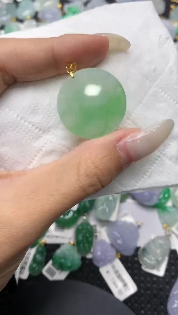 颈饰18K金镶嵌翡翠11111111111