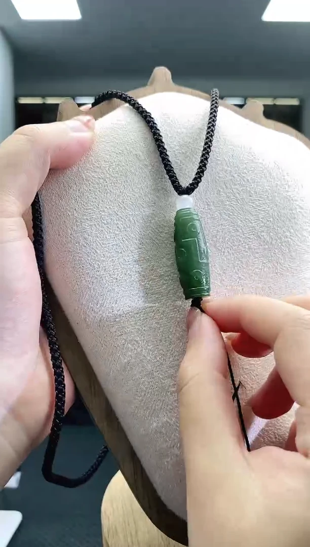 颈饰未镶嵌和田玉桶珠吊坠