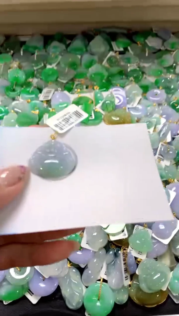 翡翠18K金镶嵌颈饰11111111111111111