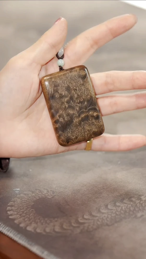 金丝楠阴沉龙胆纹药香无事牌吊坠