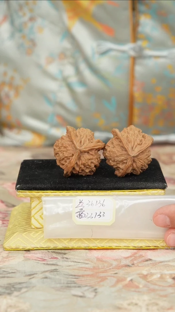 【闪购商品】文玩核桃把件盘山三棱