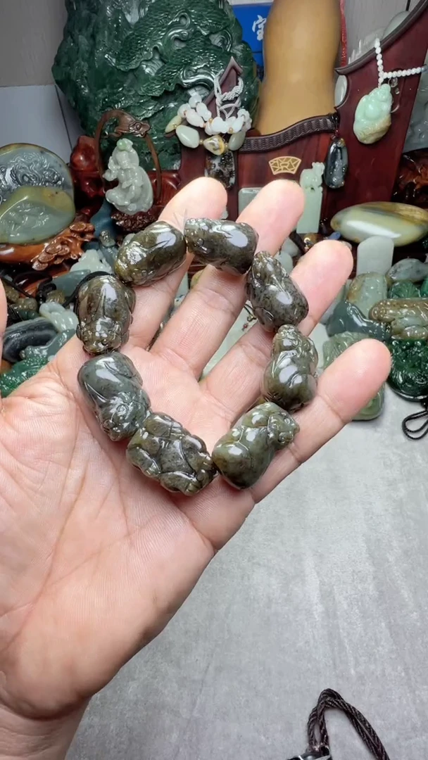 和田玉未镶嵌把件-