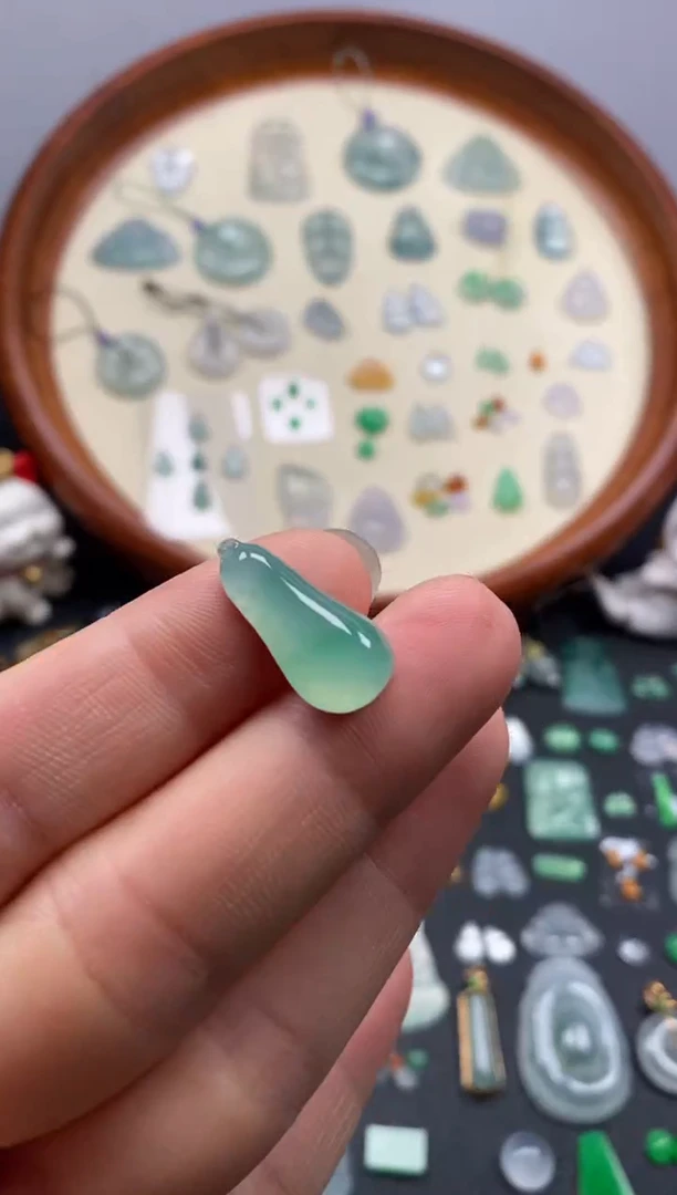 颈饰未镶嵌翡翠果緑福瓜/芬