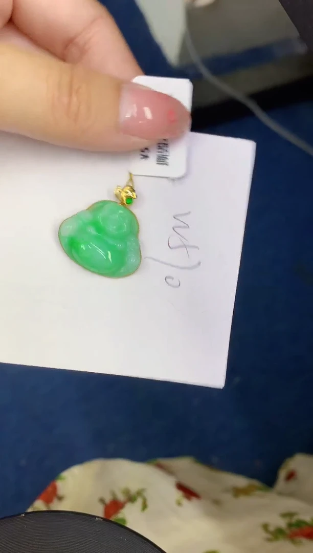 翡翠18K金镶嵌颈饰缅甸天然翡翠A货