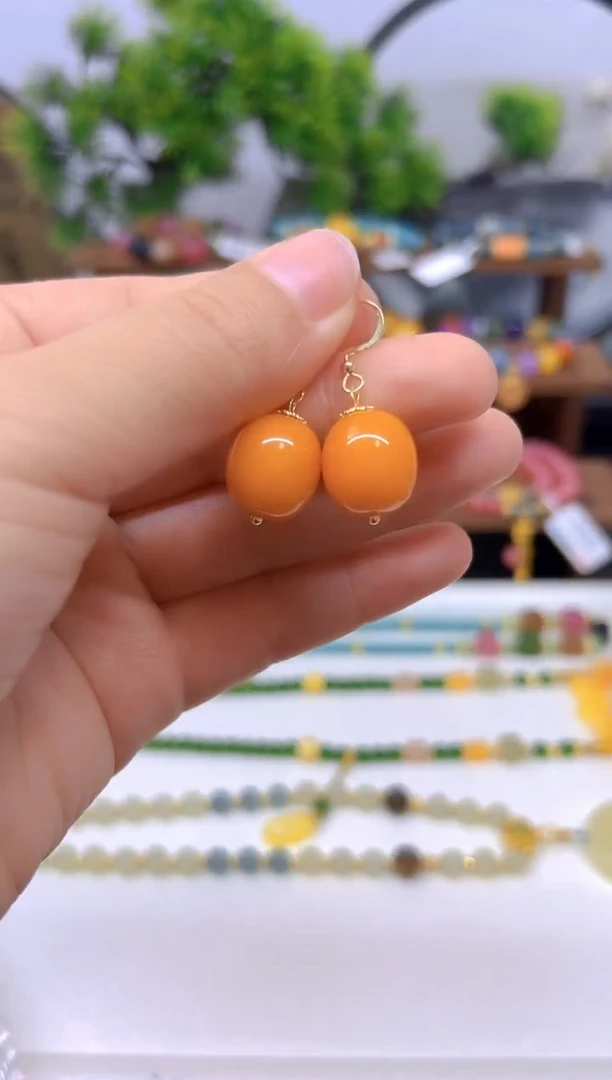 14K金镶嵌蜜蜡耳饰耳勾E72