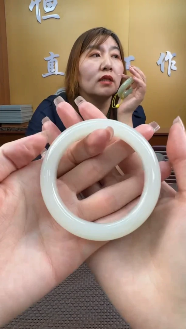 【闪购商品】和田玉手镯未镶嵌55