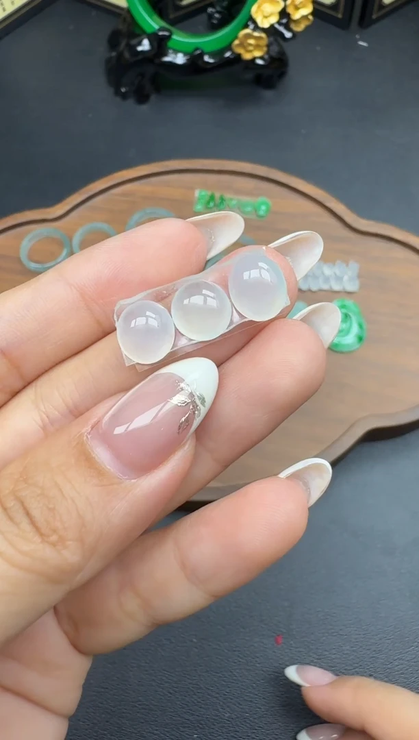 未镶嵌散珠翡翠发其一