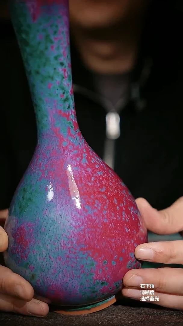 218-1王建勋长颈瓶