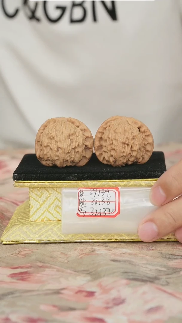 文玩核桃把件白狮子