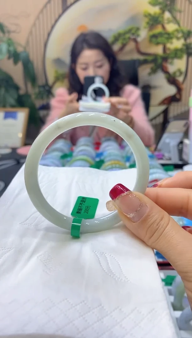 【闪购商品】翡翠手镯未镶嵌99905744