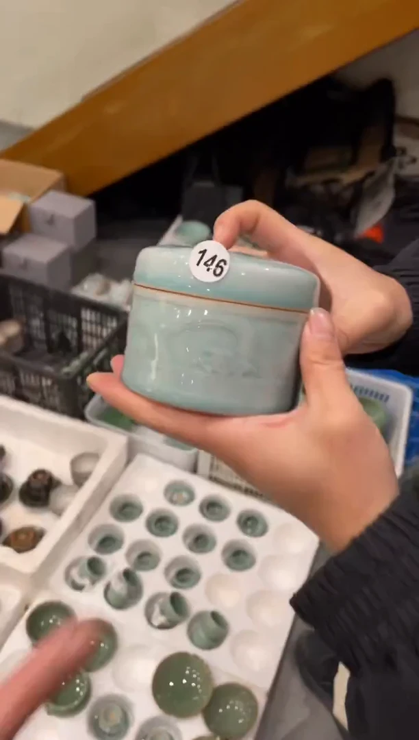 146窑承青瓷粉青龙纹罐