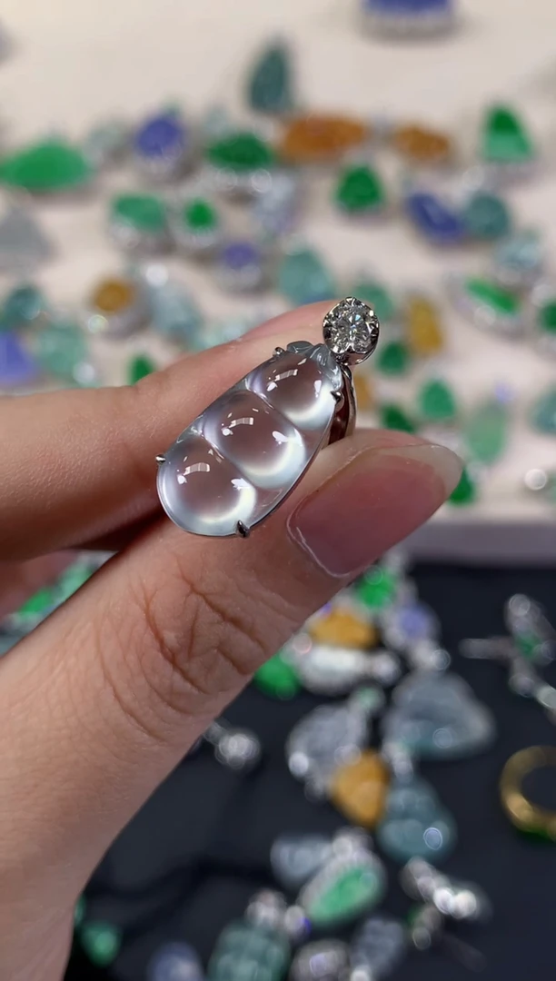 吊坠(不含链)18K金镶嵌翡翠A870|29800