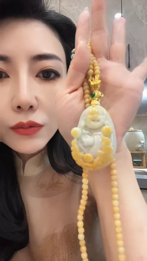 翡翠未镶嵌颈饰佛公