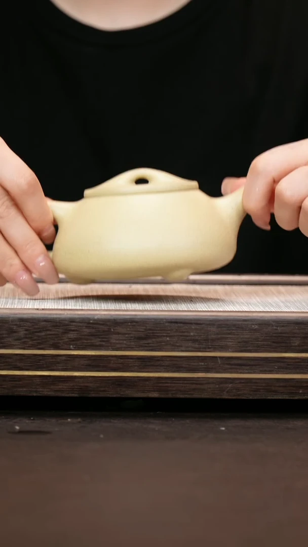 茶壶紫砂本山绿泥   景舟石瓢  梅