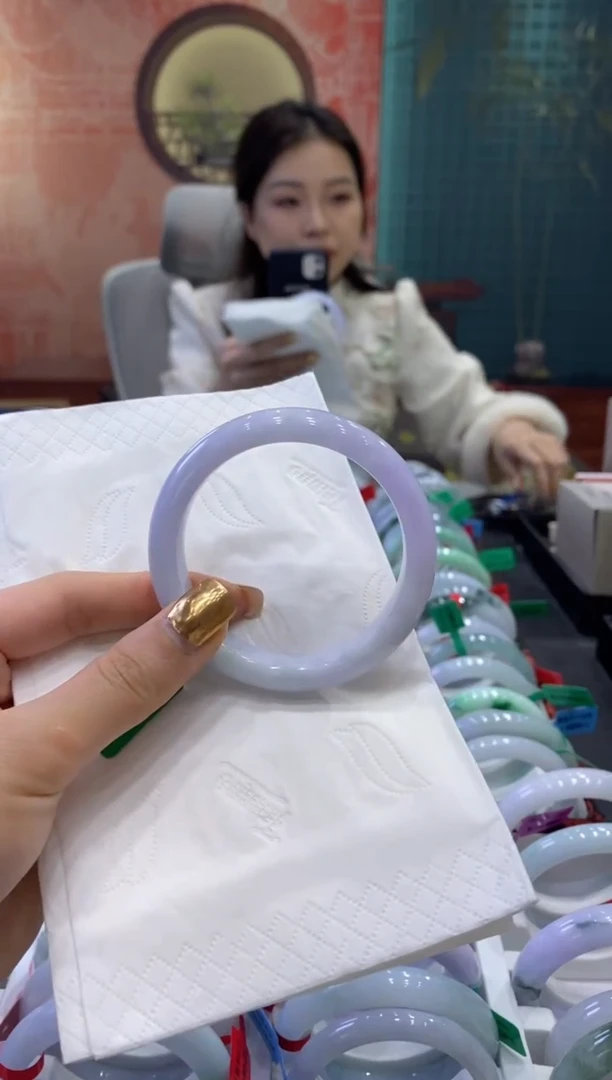 【闪购商品】翡翠手镯未镶嵌多人03859