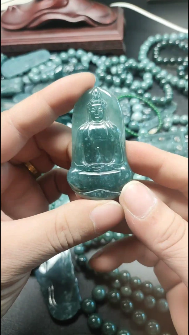 吊坠(赠链)未镶嵌翡翠素衣观音