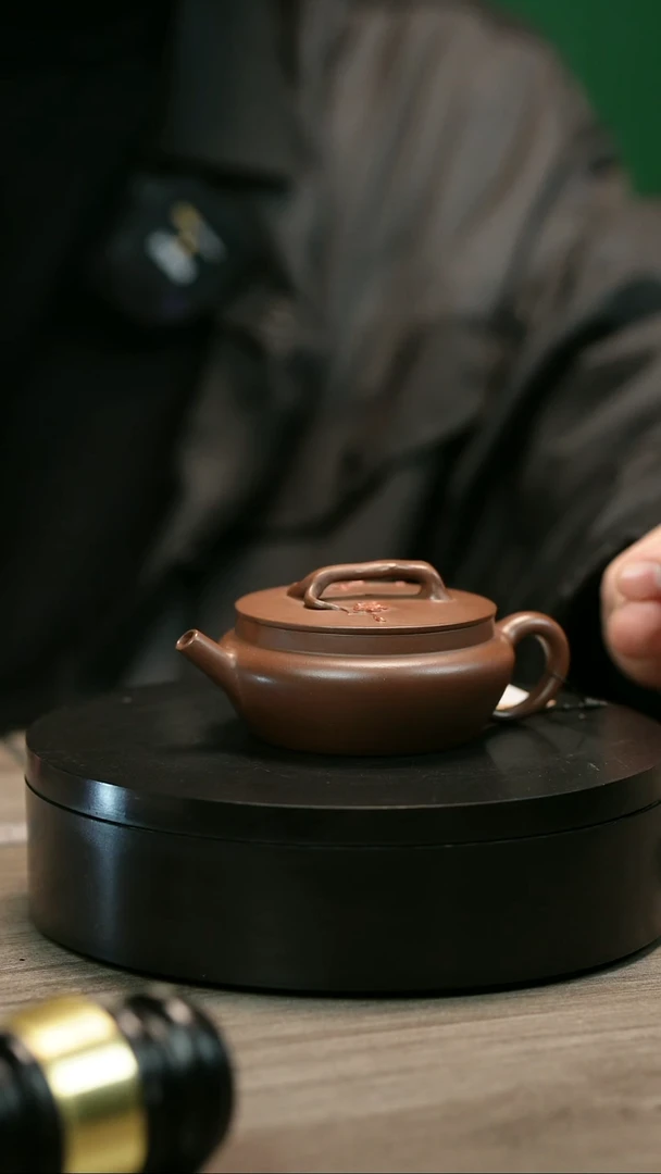 茶壶紫砂用****9H2354赵信军底槽青堆绘梅碗