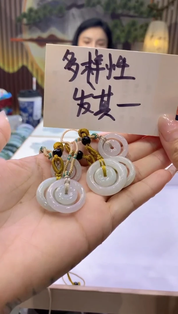 翡翠未镶嵌颈饰多样性仅发其一8535