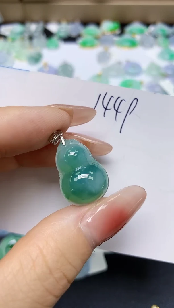 翡翠未镶嵌颈饰 天然缅甸翡翠A货