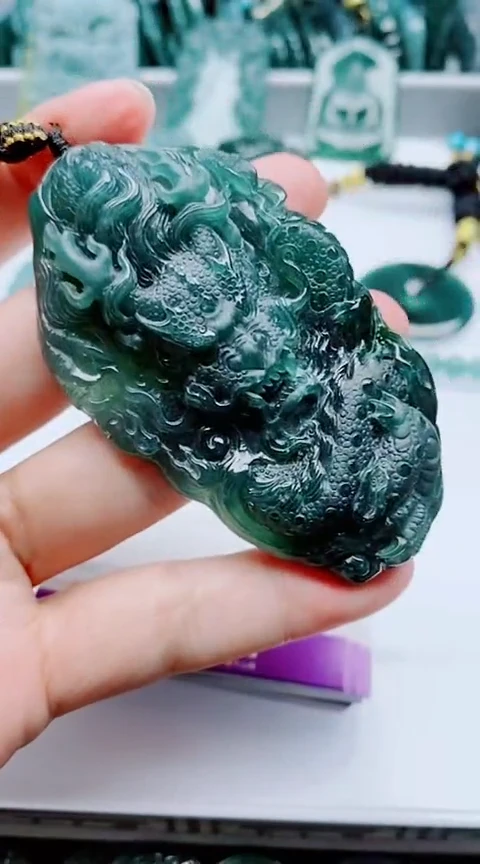 颈饰未镶嵌翡翠