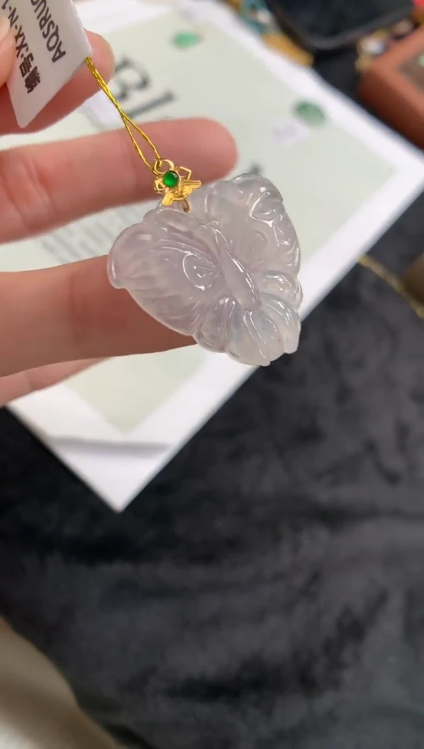 翡翠18K金镶嵌颈饰蝴蝶