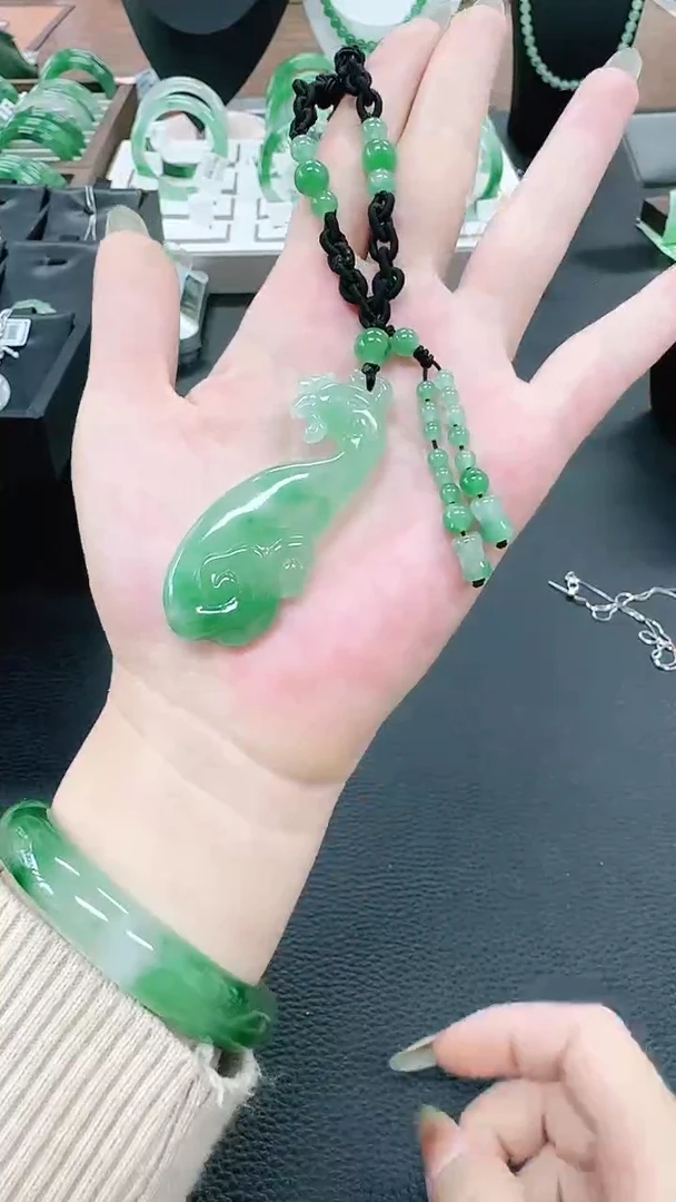 未镶嵌1石英质玉（非洲翠）/8746