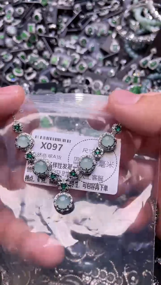 翡翠未镶嵌颈饰X097套链