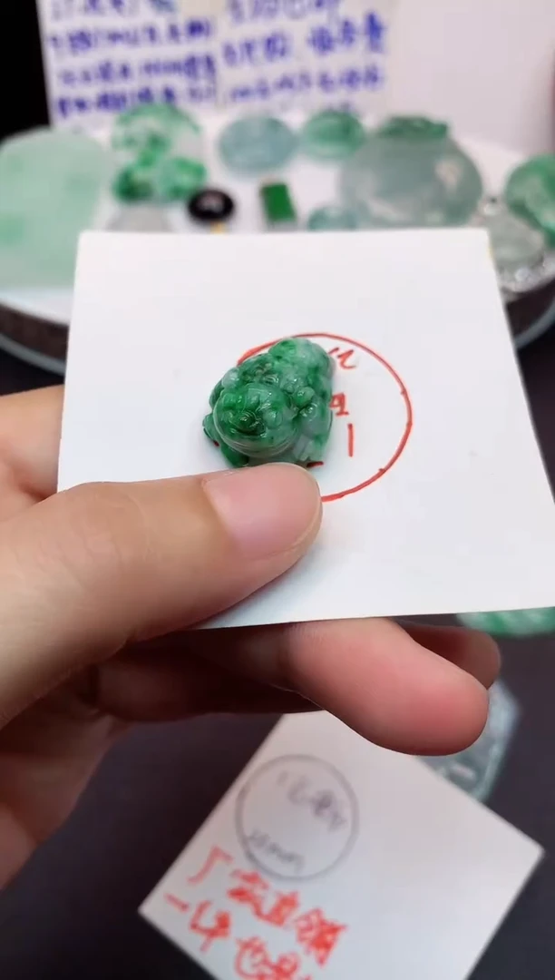 颈饰未镶嵌翡翠吊坠