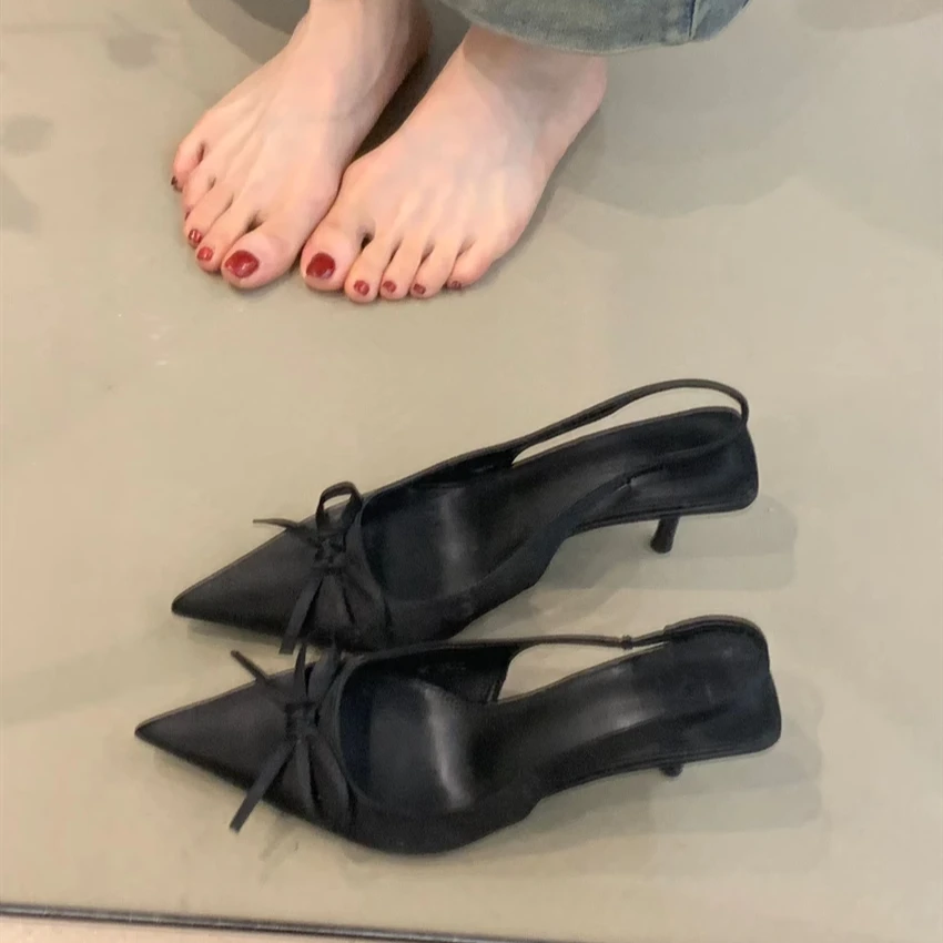 RS-2552蝴蝶结凉鞋小高跟裸色绸缎新款尖头后空单鞋女夏季配裙子