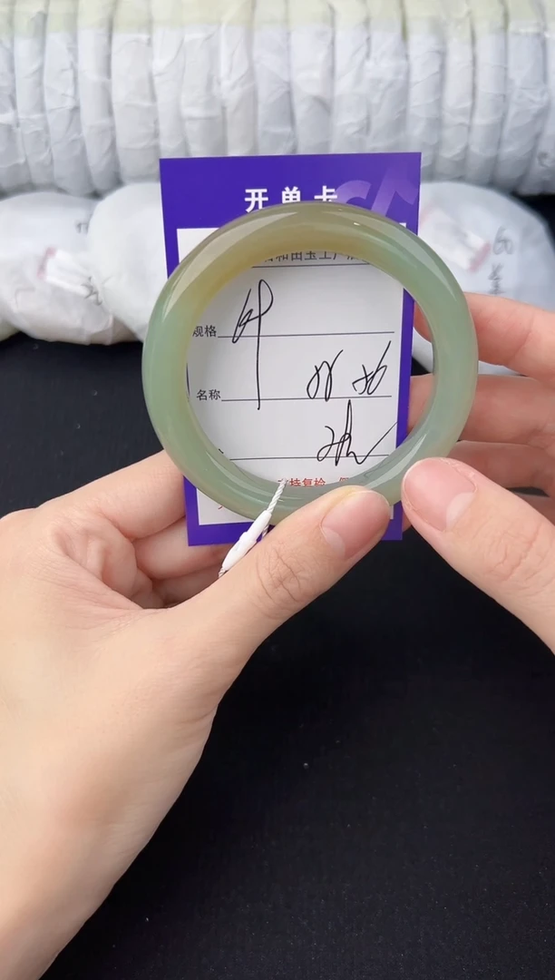 未镶嵌手镯和田玉69颜色微差无瑕疵