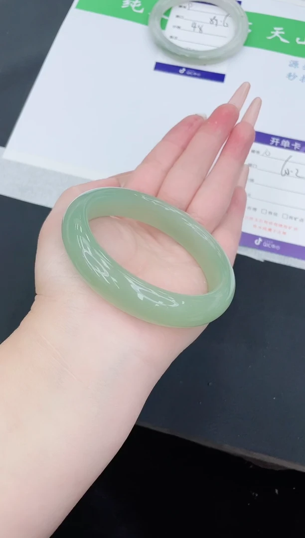 【闪购商品】石英质玉手镯未镶嵌D10-60+